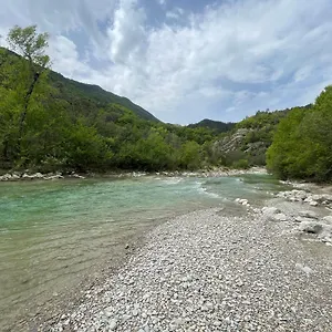 Camping Camping Les Fines Roches, Roquesteron